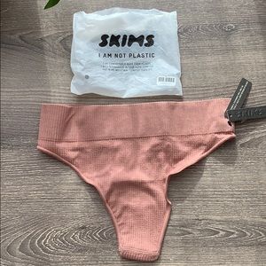 NWT SKIMS cotton rib thong / limited edition